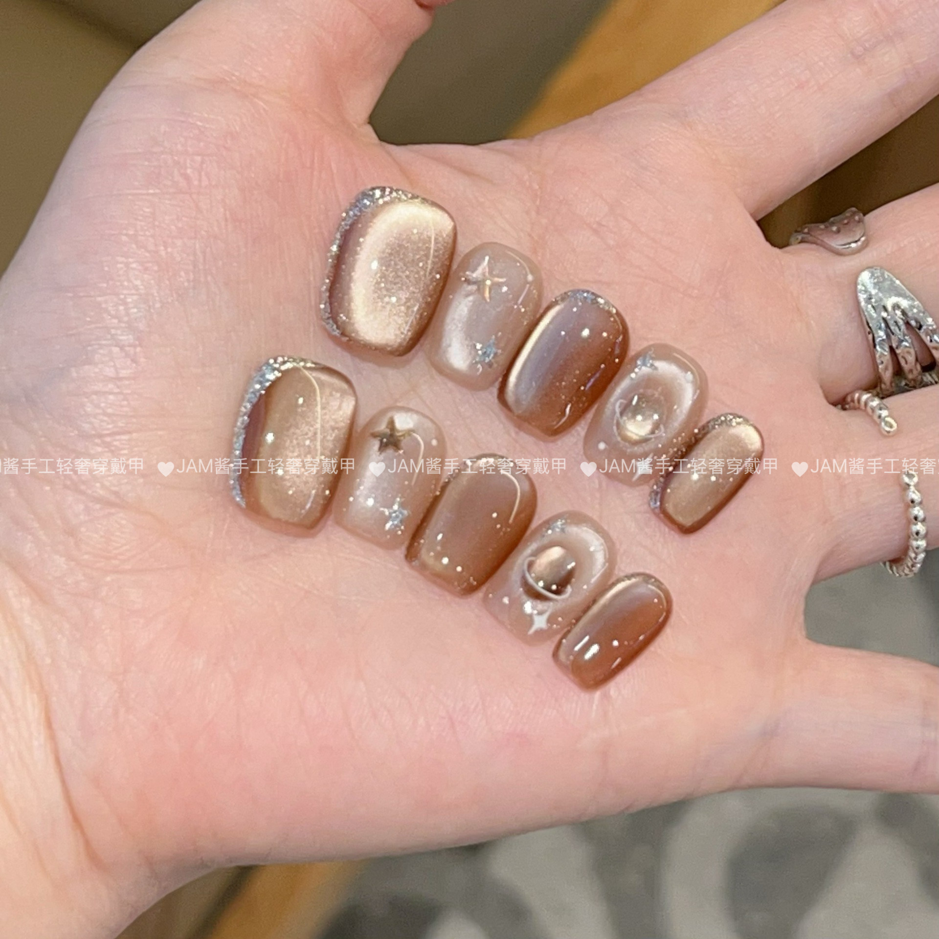 咖色星球 新款纯手工穿戴甲短款猫眼美甲手绘星球穿戴美甲高级感,淘宝优惠券,粉丝福利购,淘宝优惠卷