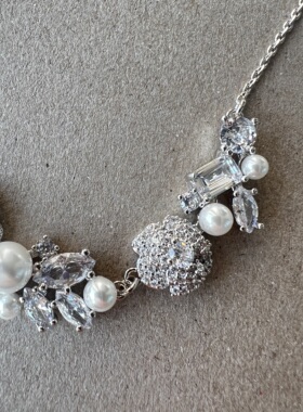 青岛外贸微镶满钻玫瑰花珍珠方形水钻花瓣淑女温柔时尚女项链