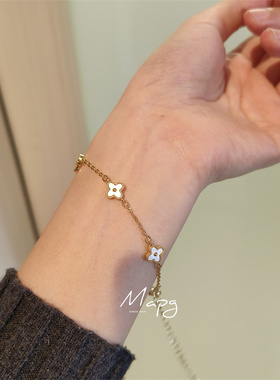 MAPG高级感贝壳四叶草花朵手链小众轻奢四瓣花气质叠戴新款手饰品