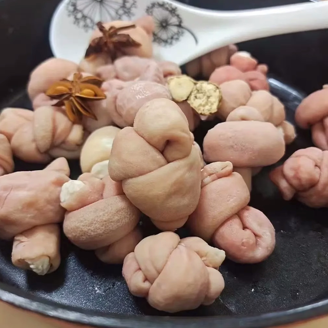 Pig small intestine Maojiezi hot pot barbecue ingredients for commercial use