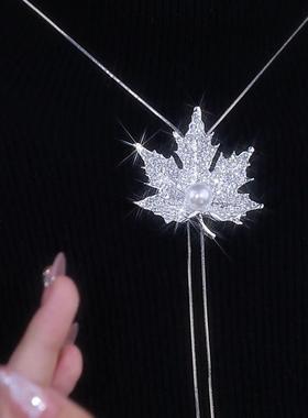 秋冬枫叶毛衣链女长款时尚日常