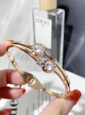 网红时尚钛钢玫瑰金罗马字母手镯