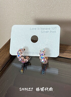 独特耳饰修饰脸型更显立体小巧