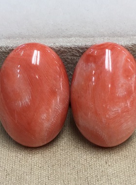 七宝珊瑚：红色蛋面配对，品质品相完美如图，重6.07克