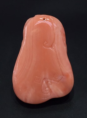 七宝珊瑚：雕刻挂件 弥勒佛，品质如图，雕刻精湛细致，重9.45克