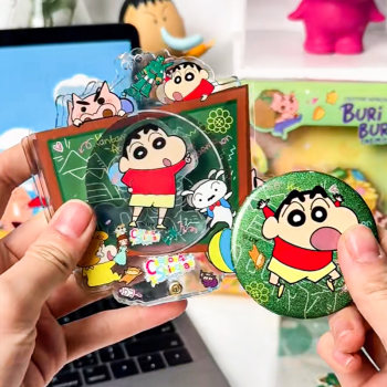 ແທ້ຈິງ Crayon Shin-chan Badge Tinplate Millet Xiaobai Blind Box Bag Protective Cover Acrylic Pendant Student