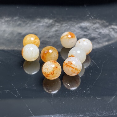 和田玉卡12mm圆珠粒粒带皮，量大从优，珠圆玉润无裂单珠散珠串珠