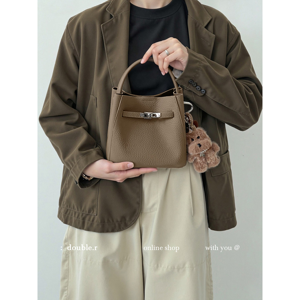 原创·小瑞靓包 杏仁暖阳 荔枝纹皮菜篮水桶包女2025新款单肩斜挎,淘宝优惠券,粉丝福利购,淘宝优惠卷