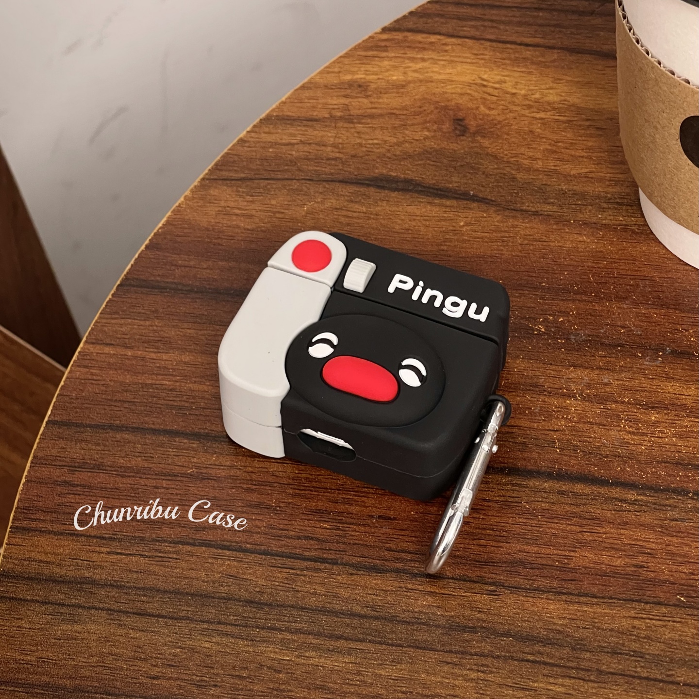 春日部防卫队Fighting｜日韩可爱硅胶相机pingu企鹅搞怪适用苹果airpods1/2/3/4无线蓝牙耳机保护套防摔pro - 图1