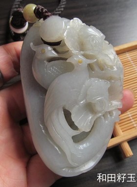 凤凰戏牡丹青花籽料把件