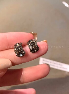 黑色锆石耳钉女轻奢精致高级感复古简约耳环2025年新款C型耳饰品