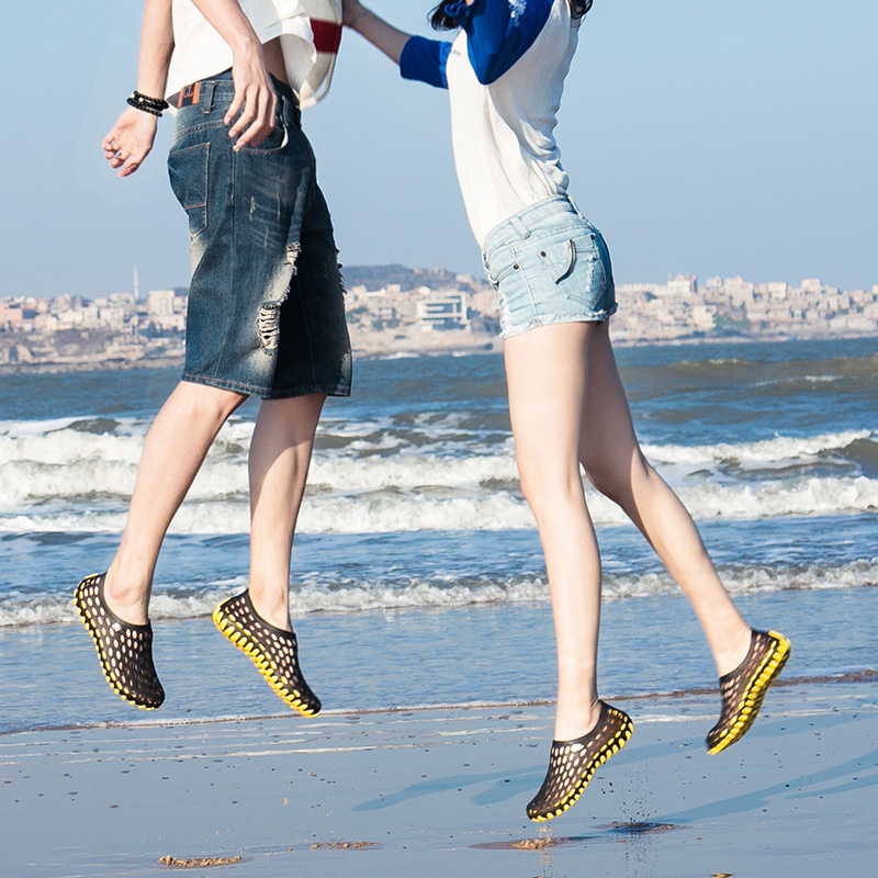 夏季包头鸟巢沙滩鞋情侣拖鞋海边外穿男女果冻洞洞鞋女防滑凉拖鞋 - 图2