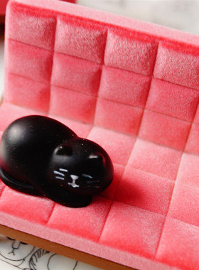 日系三花猫粉色沙发手机支架摆件