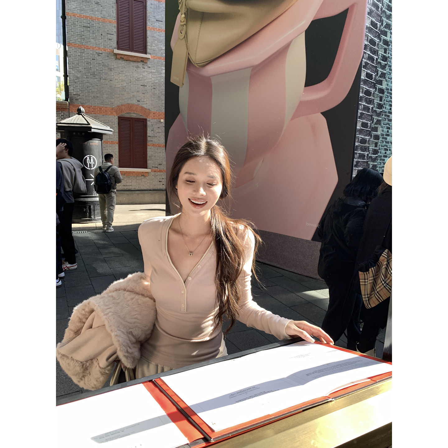 NanaByNana【独家万能搭】德绒自发热v领长袖t恤女冬收腰内搭上衣 - 图1