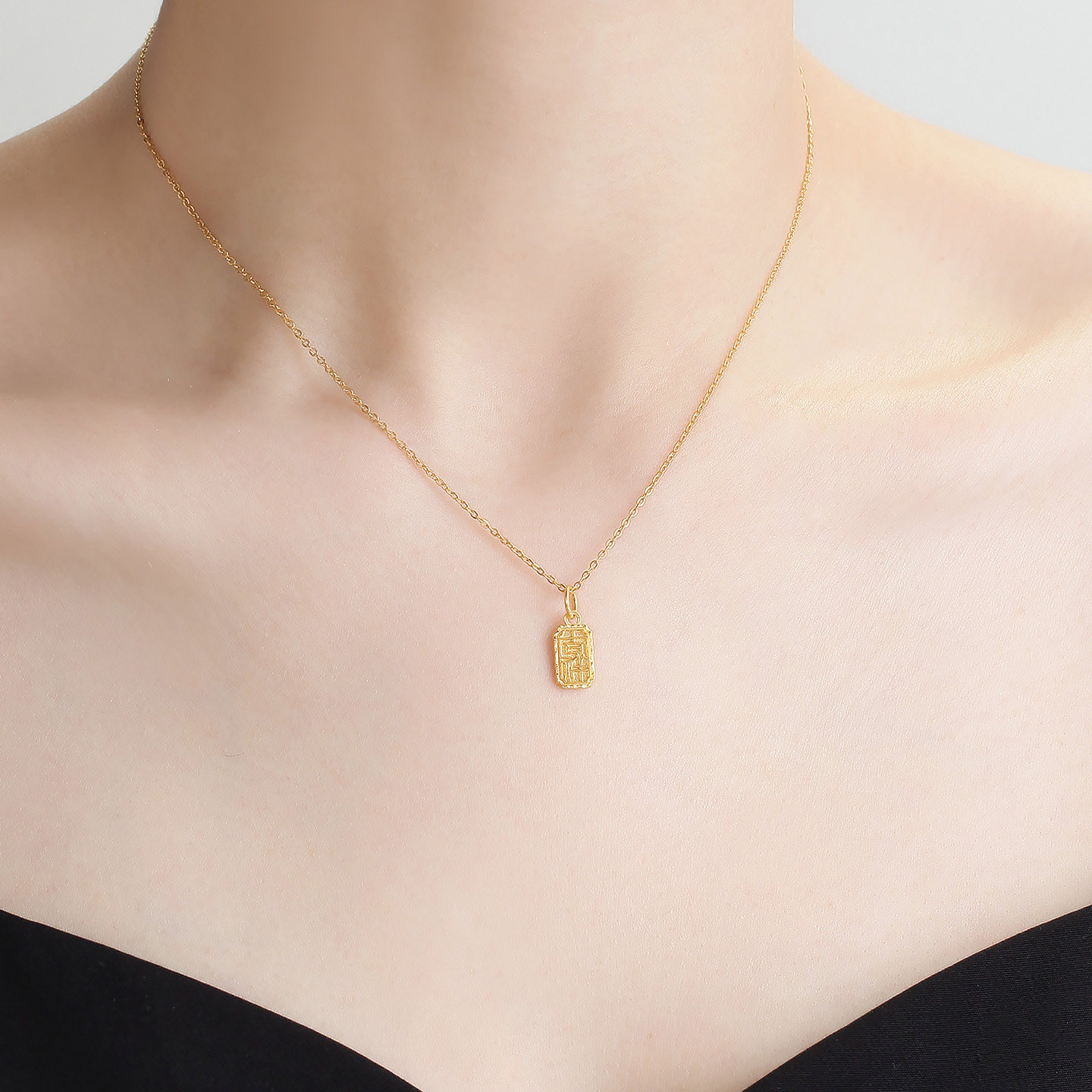 明牌珠宝吉祥方牌古法黄金吊坠 足金锤纹平安祝福项坠挂件AFC0951,淘宝优惠券,粉丝福利购,淘宝优惠卷