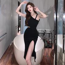 2023 Summer new Korean version design feeling single shoulder dew waist sexy display slim main sown small black dress gown with dress