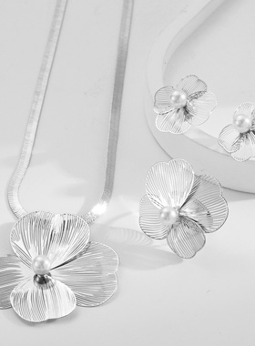 华贵大气百搭金色银色四叶草项链耳钉戒指仿金饰仿银饰新年4件套