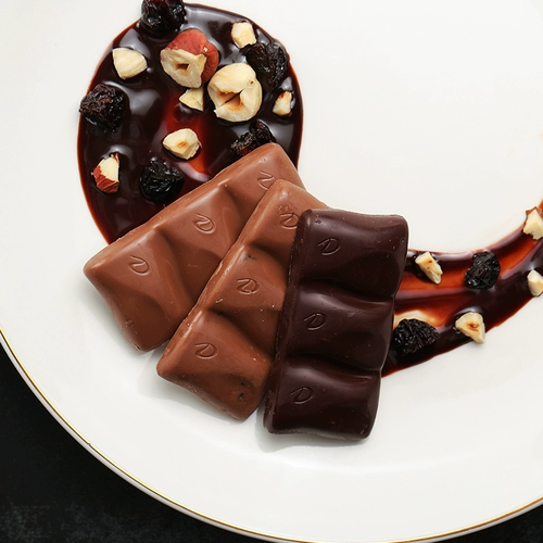 Dove Pure Black Chocolate Bown Mowl Установленная хрустящая рисовая сеть красного шоколадного закуски с закусками. Сокращенный подарок