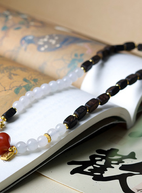 复古高级感达拉干沉香木搭配天山翠文玩两圈手串南红玛瑙屁桃手链
