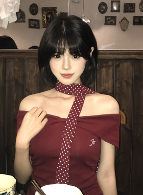 酒红色辣妹风红色波点巾领带
