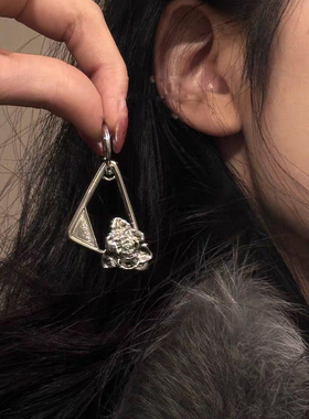 甜酷辣妹风倒三角玫瑰花锁骨链