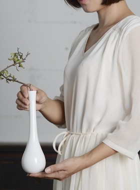 白瓷花瓶摆件客厅样板间