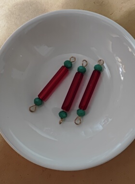 红色长管珠流苏半成品扭好铜针