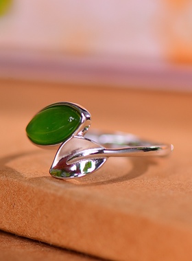 银镶嵌和田玉碧玉圆蛋面珐琅戒指