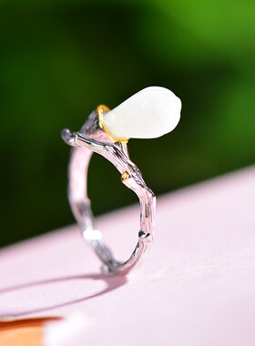 S925银镶嵌和田玉玉兰花戒指