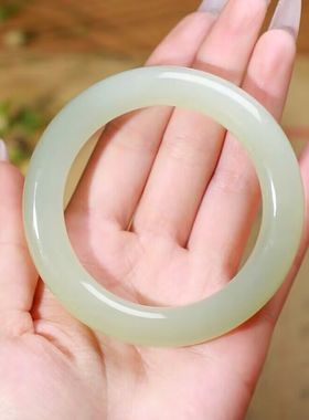 外蒙料青白玉胖圆条手镯高仿