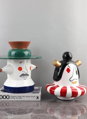 简约卡通抽象花魁人物艺术摆件