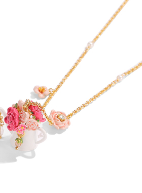 粉色花朵白色洒水壶吊坠项链