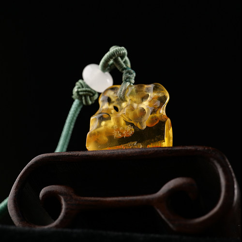 西泠印社蜜蜡太湖石钮挂件闲章《得闲》书法国画藏书章印章吊坠便携闲章成品一物一拍中式特色礼品 - 图1