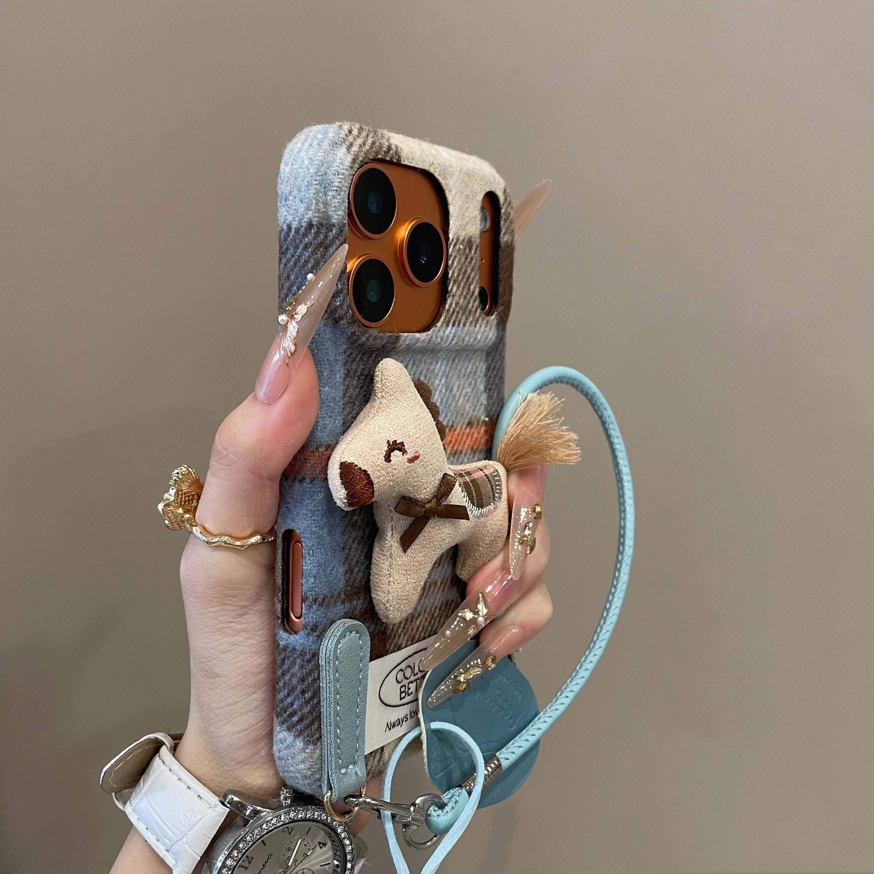 创意撞色格纹刺绣小马适用iPhone17promax手机壳15新款17pro网红女款13创意全包防摔16pro超好看17保护套,淘宝优惠券,粉丝福利购,淘宝优惠卷