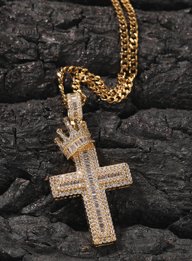 满锆王冠十字架吊坠铜镶锆石