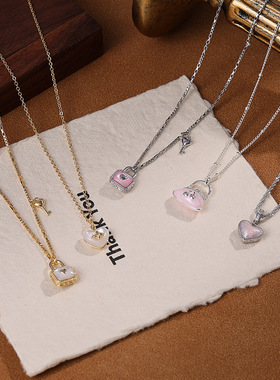 2025新款包包爱心贝母项链女小众百搭镀金小众设计几何方形锁骨