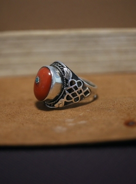 尼泊尔手工银镶嵌天然珊瑚戒指