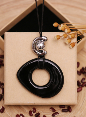 黑琉璃不规则圆环吊坠
