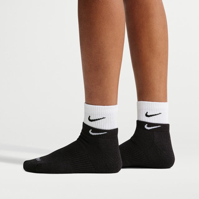 ຖົງຕີນການຝຶກອົບຮົມ Nike 1 ຄູ່ທີ່ສະດວກສະບາຍແລະແຫ້ງໄວ