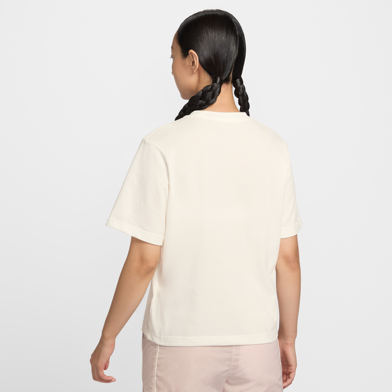 耐克马年限定脱缰系列新年女速干短袖T恤新款NIKE DRI-FIT IQ3835,淘宝优惠券,粉丝福利购,淘宝优惠卷