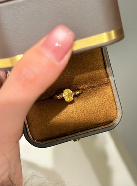 璀璨冰花切鸽子蛋黄钻绳结戒指