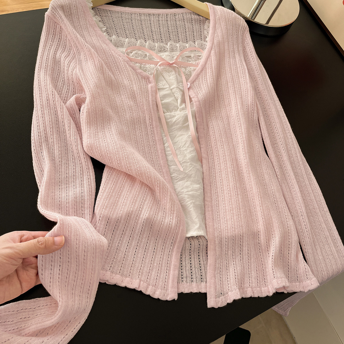早秋氛围感穿搭！温柔粉色针织开衫女蕾丝拼接小吊带减龄好看套装,淘宝优惠券,粉丝福利购,淘宝优惠卷
