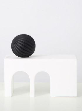 意式风几何体抽象蓝色黑白圆球