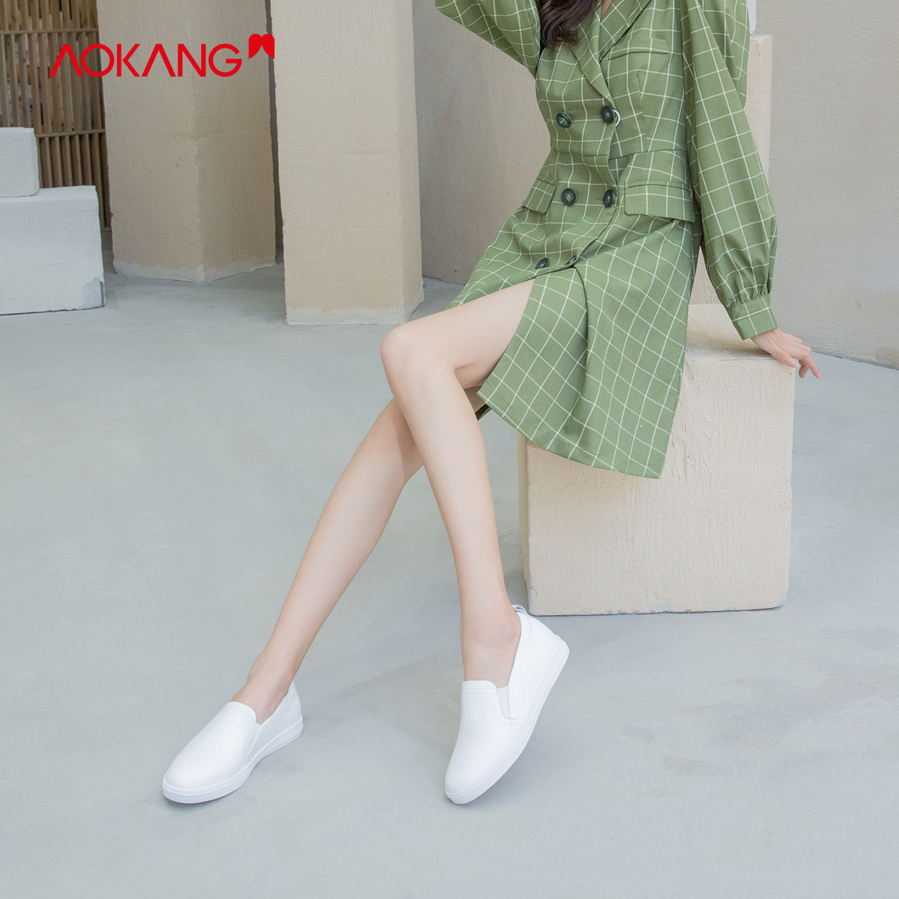 奥康女鞋旗舰店奥康一脚蹬懒人鞋秋新款休闲舒适小白鞋女真皮软底白色护士鞋3