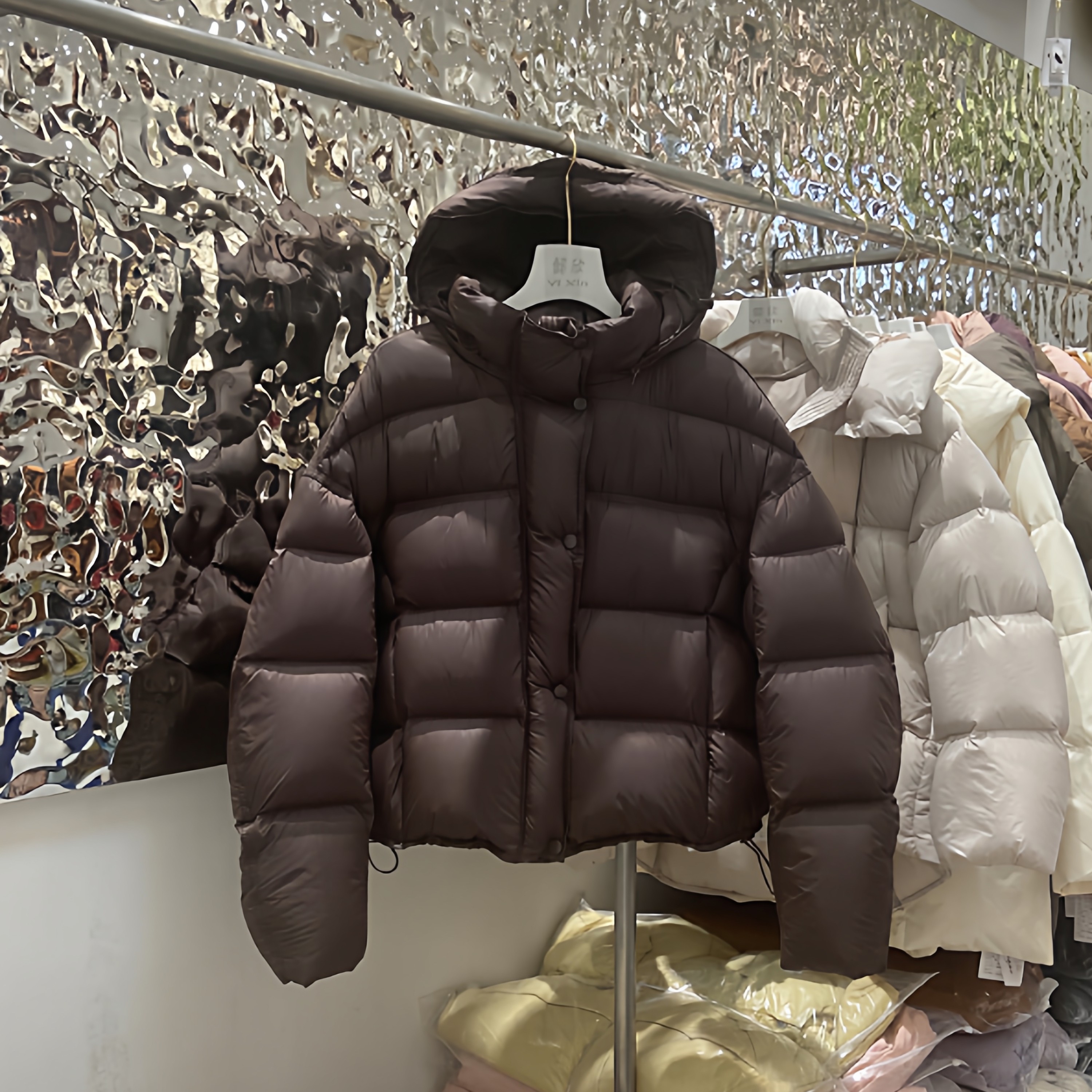 2025新款加厚90白鸭绒龟背羽绒服女云朵泡芙短款帽子脱卸韩版宽松