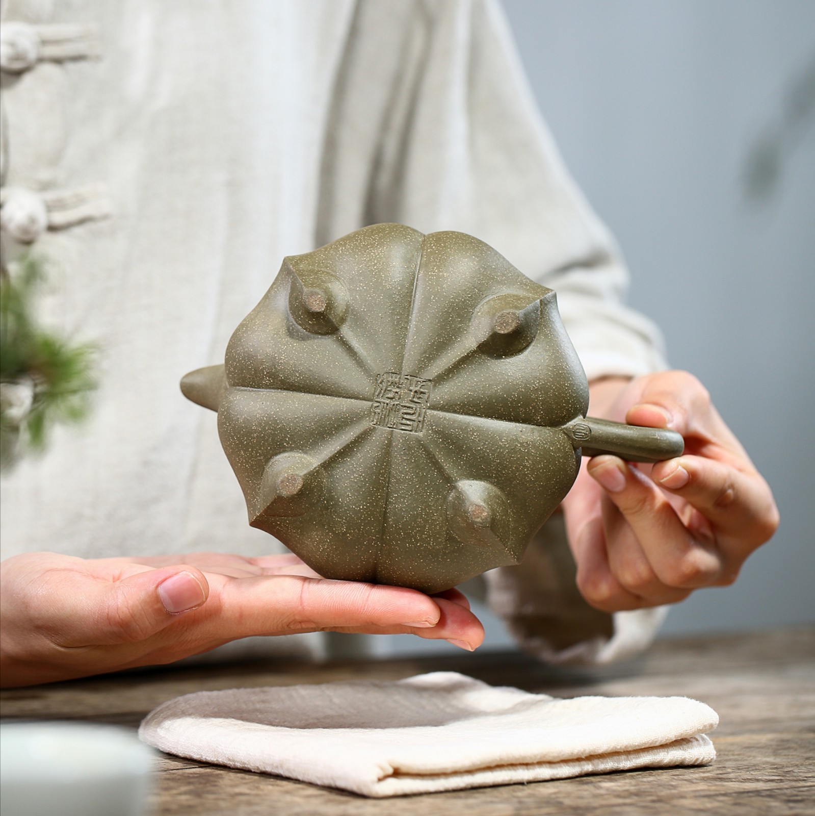 宜兴筋纹器紫砂壶纯手工泡茶壶青段泥四足菱花葵花锦囊壶约400ml