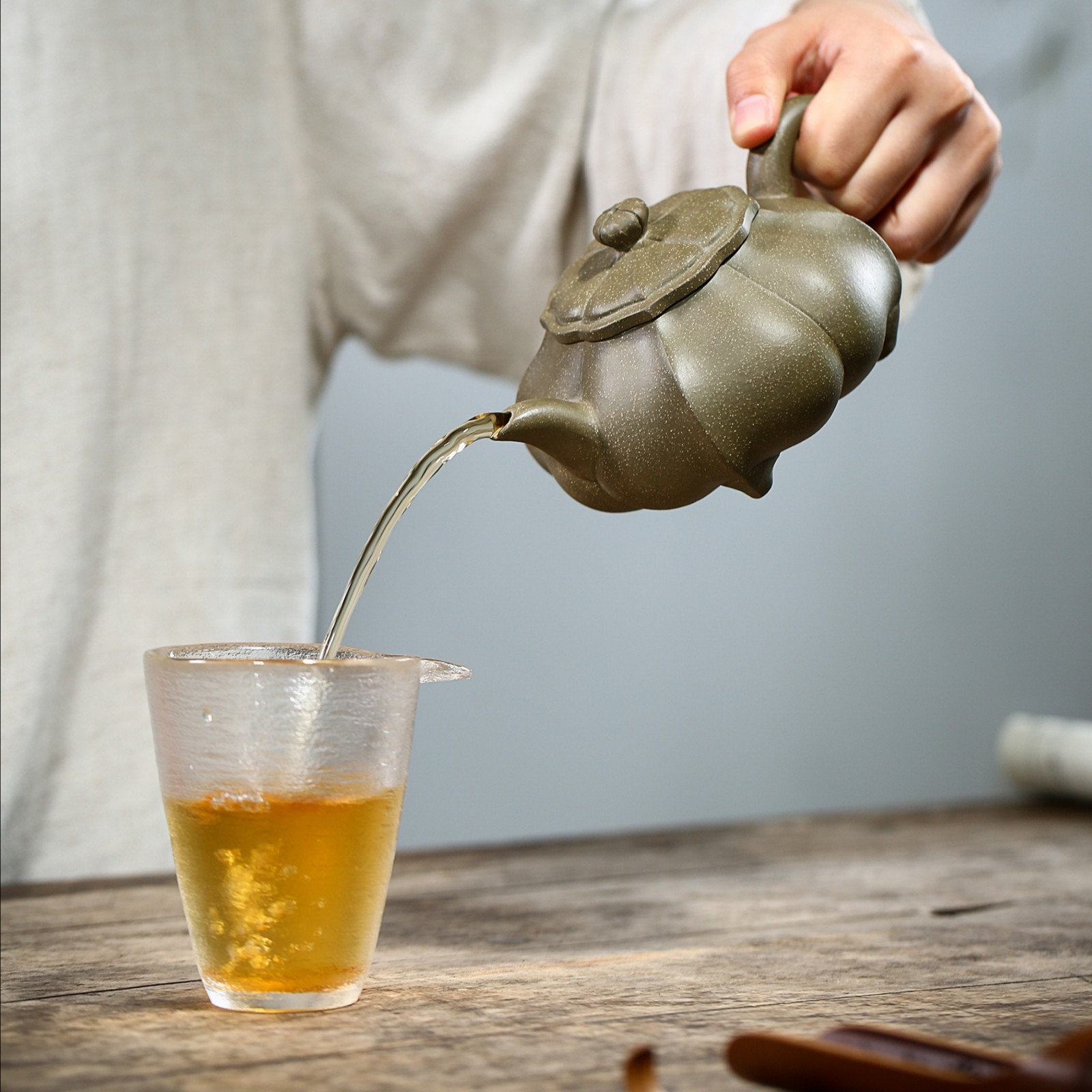 宜兴筋纹器紫砂壶纯手工泡茶壶青段泥四足菱花葵花锦囊壶约400ml