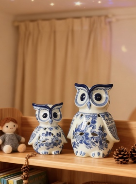 自然主义青花瓷猫头鹰香薰炉家居办公室可爱红色猫头鹰陶瓷雕塑