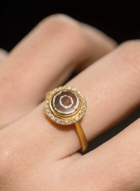 精致小众复古董古法镶钻玛瑙天眼珠戒指18K黄金镶嵌高级感饰品女