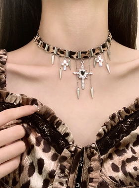 HEY TAO千禧辣妹风豹纹铆钉十字架choker项链女小众颈链项圈配饰